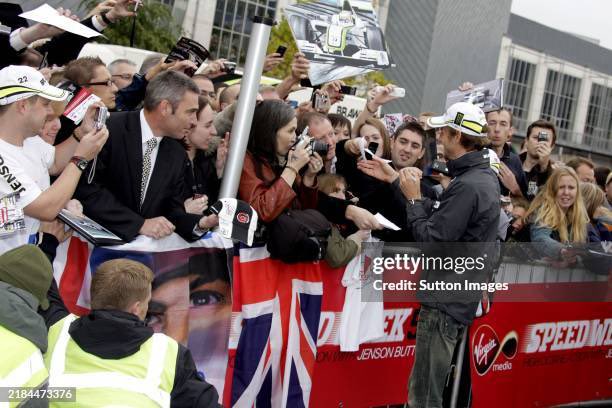 이러면 열심히 에프원 빨던 해외팬들 다 당황한다고 하죠 당장 이탈리아의 아이돌 페라리가 있는데