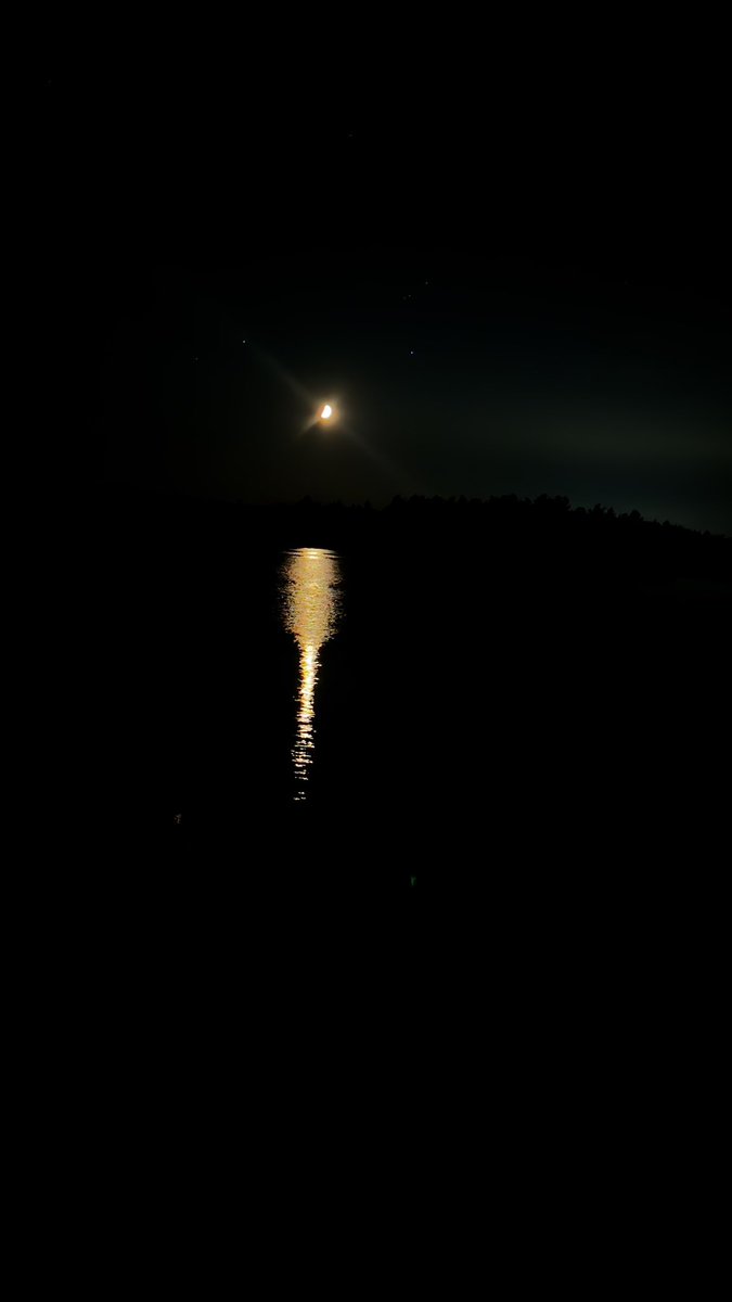 Stars &amp; the moon with and orange reflection  😍🔥🙏