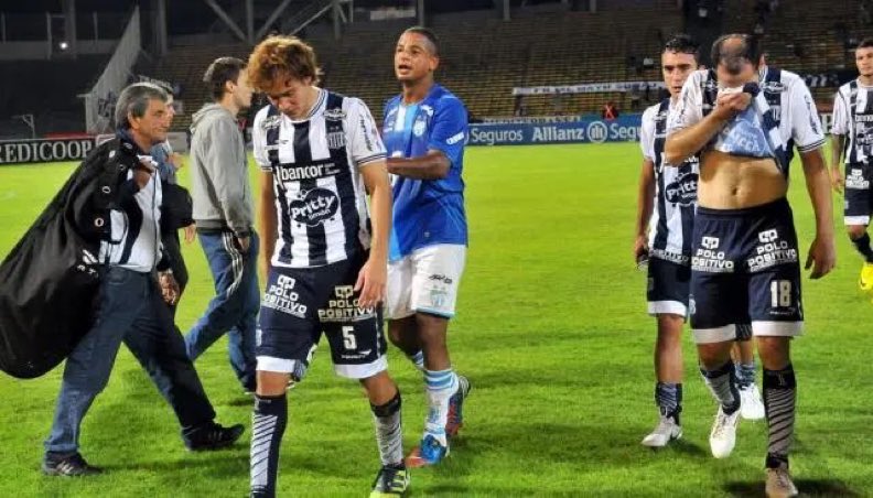 ESTA LLUVIA CULIADA NO QUIERE PARAR 🌧️
ESTA LLUVIA CULIADA NO QUIERE PARAR ⛈️
ES GALLERES QUE NOO PARAAAA DE LLOORAAAAR😭