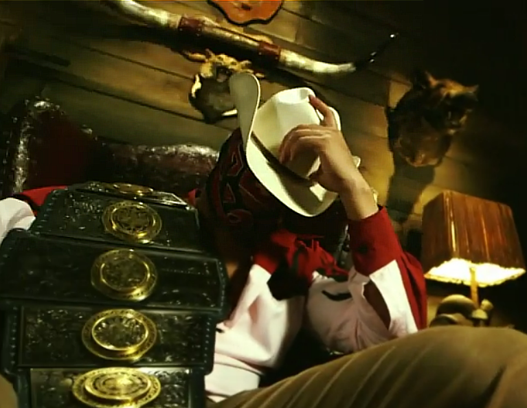 The hunter and his prize! What an awesome moment in time <a href="/EscobarWWE/">S. 💀🇲🇽</a> !