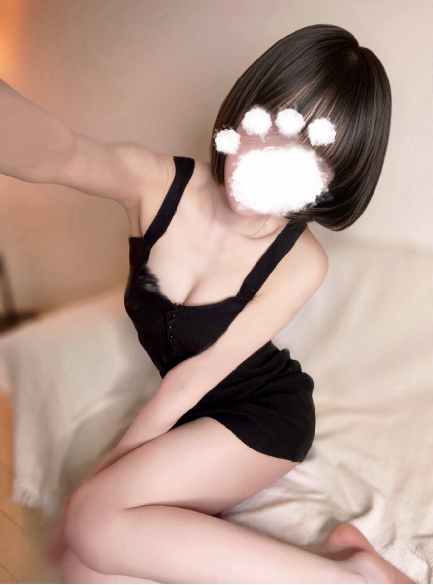 最短16:50~🈳

ラスト1️⃣枠です₍ᐡ Ⅰ ̫ Ⅰ ᐡ₎🩵

暑いから水分補給忘れずにねー！

💌予約【qrtn.jp/epde6】 ♡
📞電話【070-9076-0893】 ♡