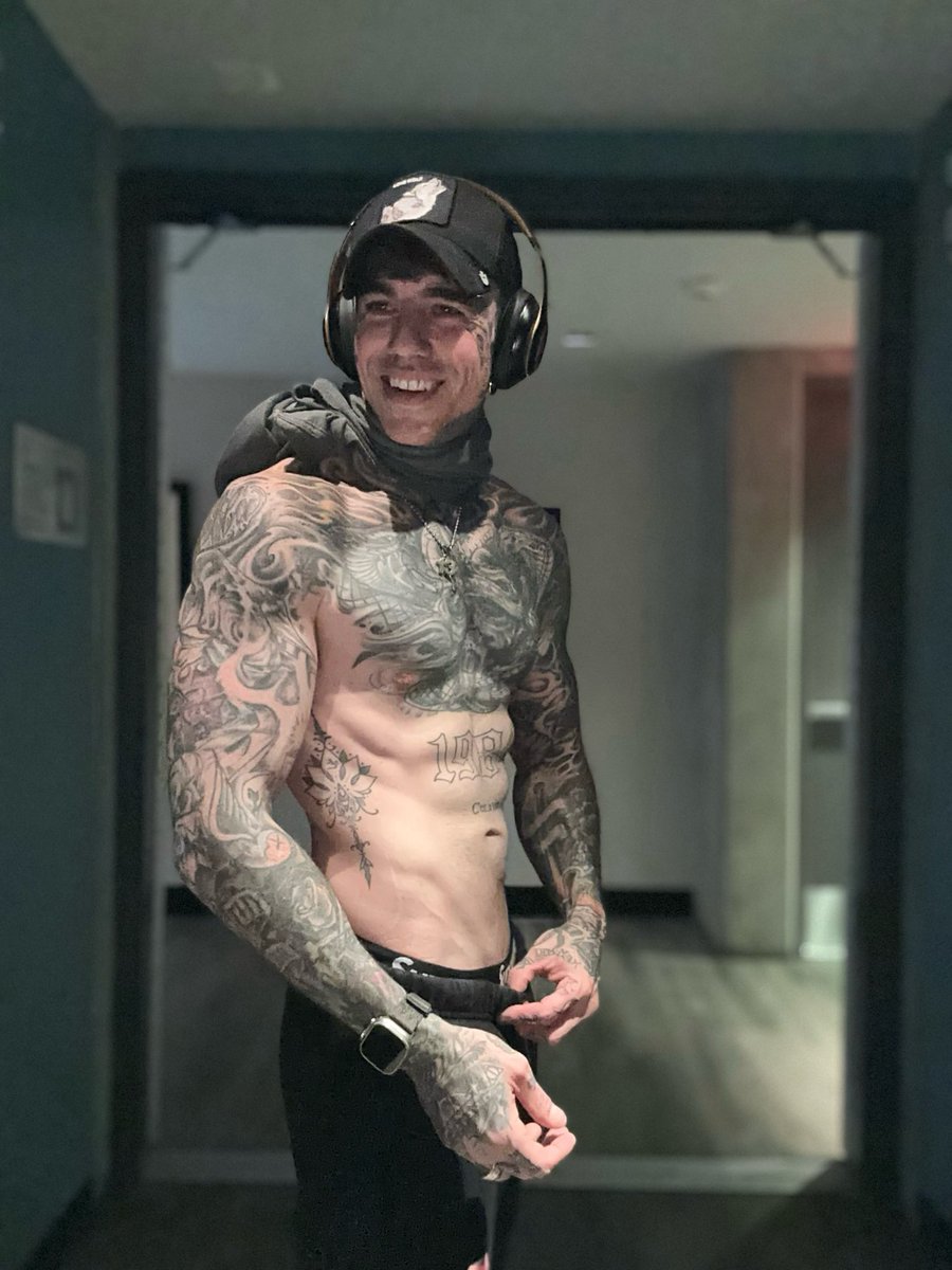 Drop a heart below just cuz daddy said so. 😤