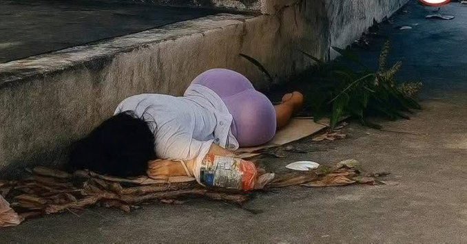 CaesarMc6's tweet image. I’ve not been helping the homeless but this one has really touched my heart. She really needs help…😢😢😢😢