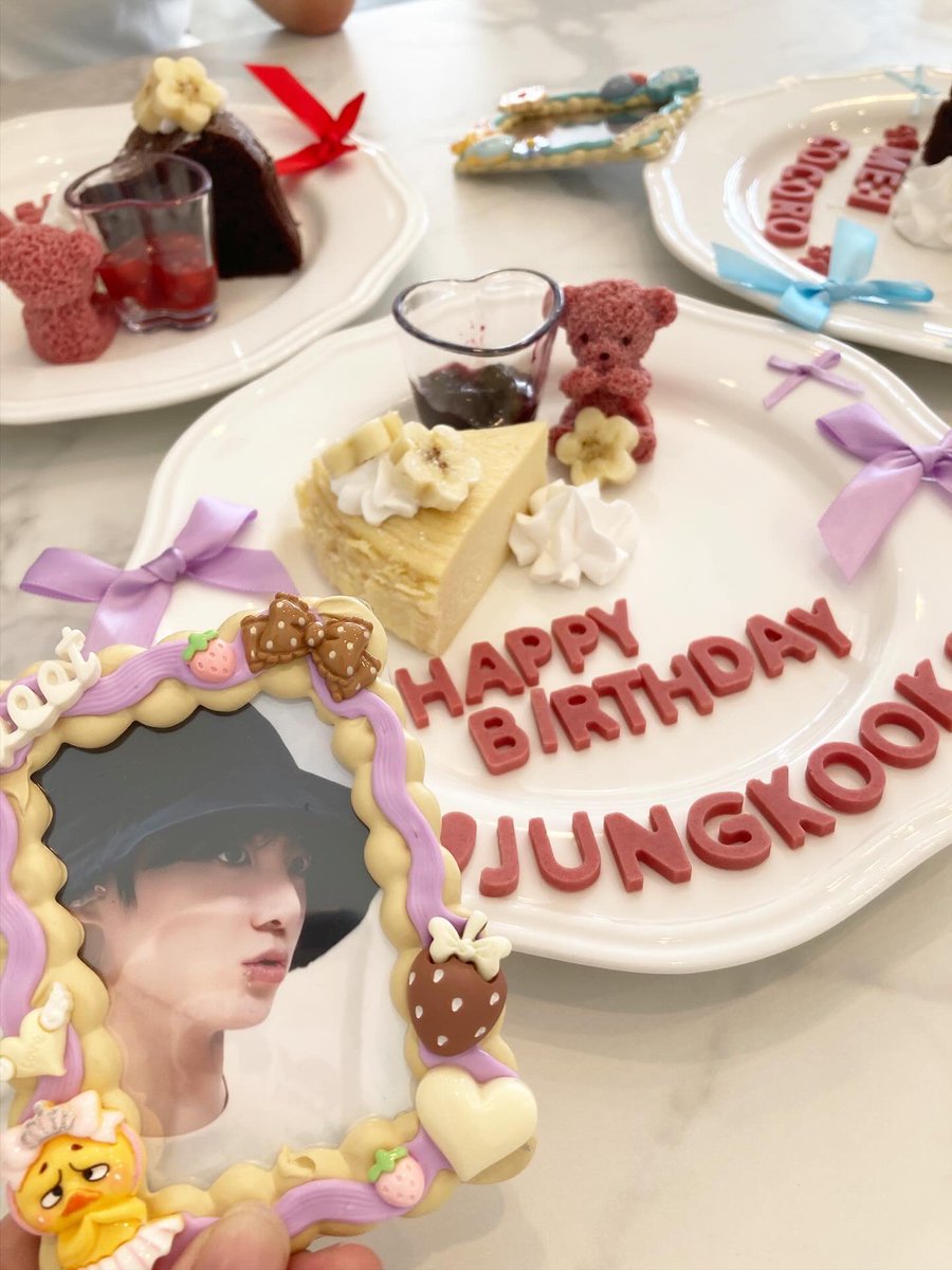 k_miyu_1224's tweet image. グクのセンイルのお祝いに親子で京都へ🚄💜

#army
#大人army
#大人armyと繋がりたい