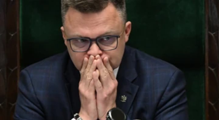 Prawie nikt już nie chce ciągnąć patelni po bruku z Szymonem Hołownią.
Półtora roku temu/ przed " banią u Bielana"/ SH ufało 54% , dziś zaledwie 18,5% ludzi. Polacy nie lubią zdrajców.