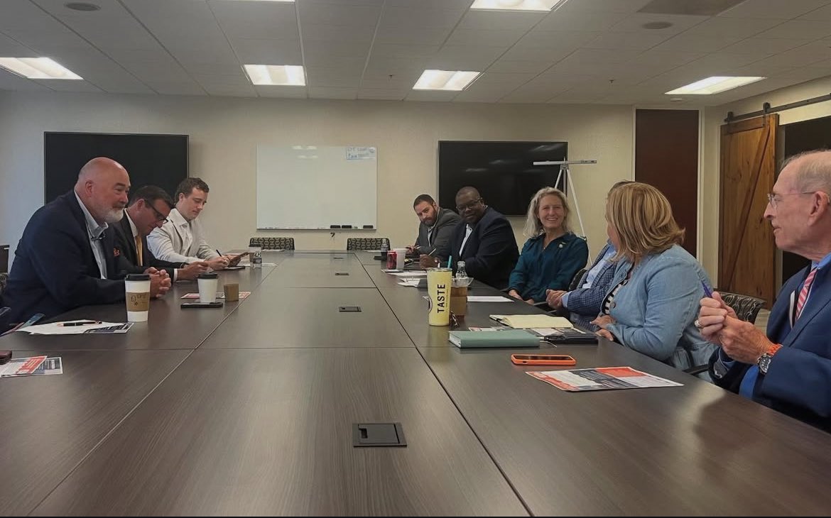 CCE_VA's tweet image. We had a great discussion this past Friday with @RepJenKiggans @Virginia_Energy @DominionEnergy.  Thank you @RepJenKiggans  for commitment to an all the above approach to energy that includes streamlining our permitting process and national security @ConsEnergyNet  @virginia_osw