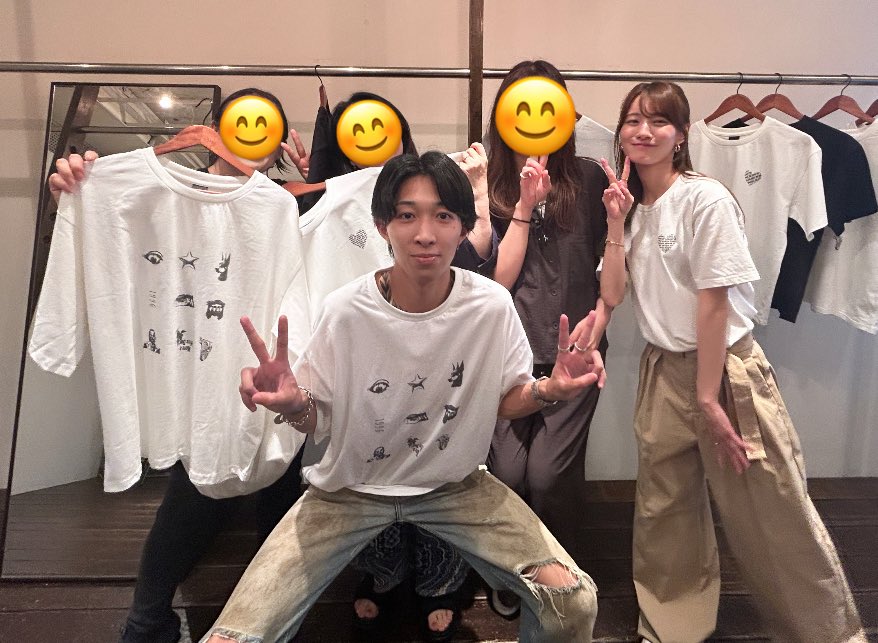 chuchuokok's tweet photo. 昨日は宇田川カフェでランチしてジュンくんのポッ��アップに行って来ました🤘
ジュンくんとも色んなお話が出来て良かった😊やこちゃんもめっちゃ可愛くて娘にしたいくらい🥰
私は白♡Tを購入!生地もしっかりしてて文句なし👍
#ERRER
@Jun_Yuuri_CH https://t.co/49vjiX2aSu