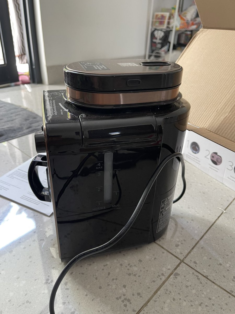 summersnow90's tweet image. guys bantu ya lagi BU
ada yg minta coffe maker ini
kondisi bagus bgt yaa baru di pake beberapa kali
#prelovedstuff #coffemaker #siroca