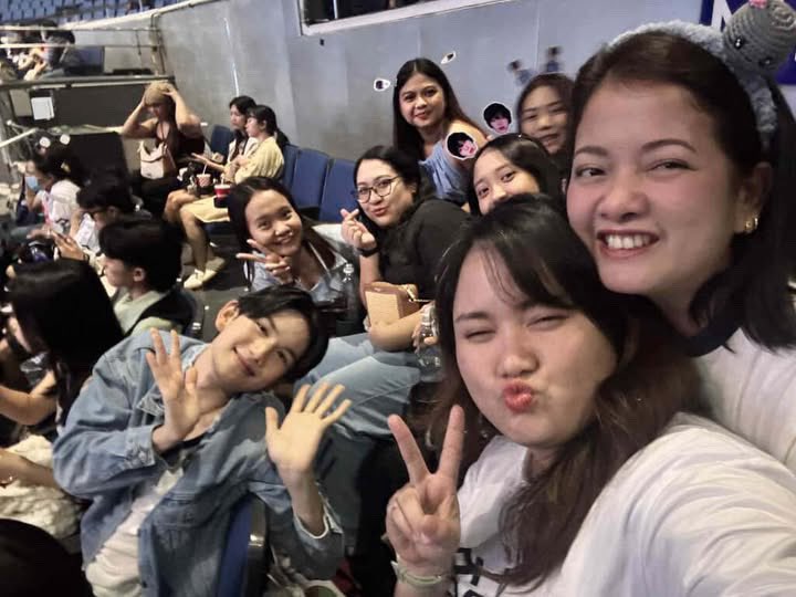 iamKathskie's tweet photo. WE SAW MAAAAAAC!!! LIKE NASA HARAP LANG NAMIN! KAMI YUNG MAINGAY SA LIKOD NYO!😭😂 @macsirii https://t.co/HYkX3l6lgL