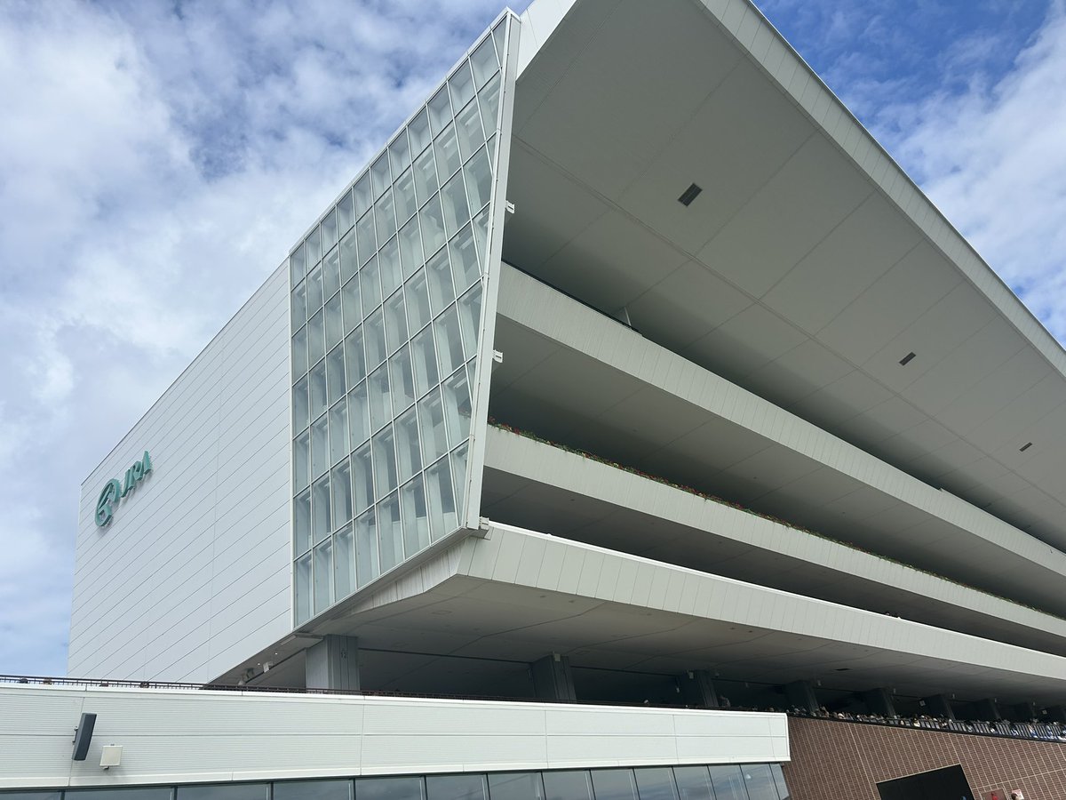 1Rから意気揚々と参戦するも、同行者ともども回収率0%でお届けする札幌競馬

(@ 札幌競馬場 in 札幌市, 北海道, 北海道 w/ @hiyori_tourism)
app.foursquare.com/share/checkin/…