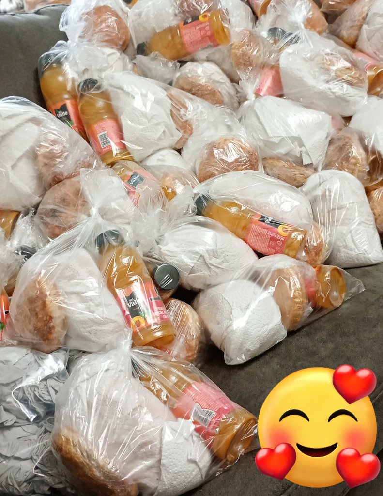 NiTanChidaa's tweet image. Esto va para 200 personas
Me acaba de agarrar la lluvia como todos los años 
Pero vamos bien🏥🫶❣️