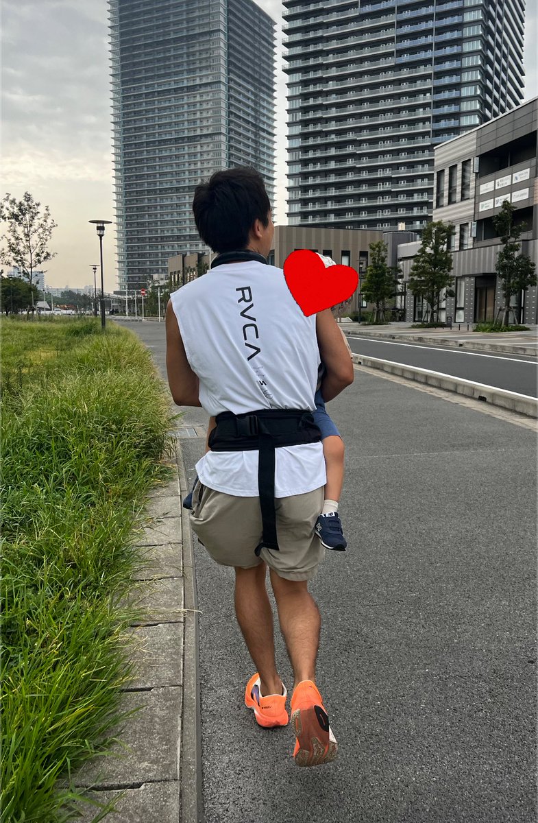 d9jyxdJ65s49460's tweet photo. 今日も今日とて、せっせとtraining✊🏻 ̖́-
自分の“しんどポイント”をギリギリで攻めるのはなかなかキツいけど、仲間に引っ張られてなんとか踏ん張れました🔥
日曜の朝は、例によって洗濯物が山盛り。家事も筋トレ説🧺💪
来週も、一緒に走ってくれる方、絶賛募集中です🙇♀️
抱っこラン👨🏻#SUPERDADDY https://t.co/8TTS2VDsRZ