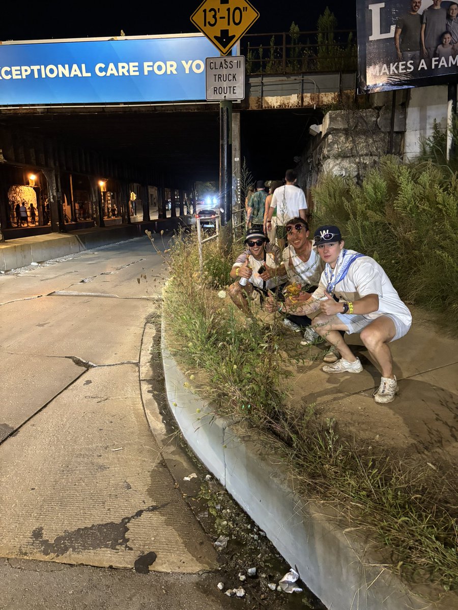 Curb enthusiasts... what do we think about this curb? Pretty damn big, right!?