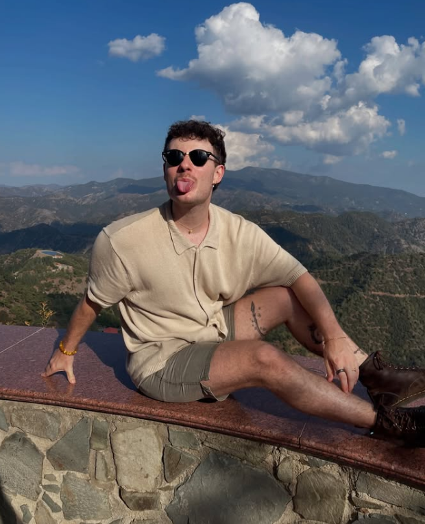 The Digimon vs The Tamer

Since Digimon Battle RPG, this lil guy has always had a special place in my heart hehe 💝