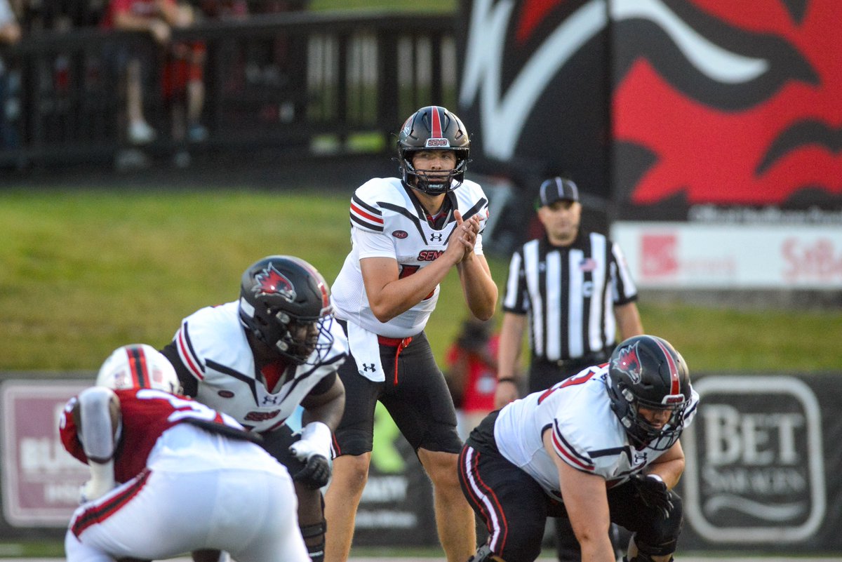 Tough break for SEMO tonight against a good G5 team in A-State. Here's what stood out:

🔴 Leatherwood, offense showed promise
⚫️ Defense needs work (explosive plays hurt)
🔴 Epton Jr., Brown are great — how the O-Line meshes will determine their impact

semoball.com/college-sports…
