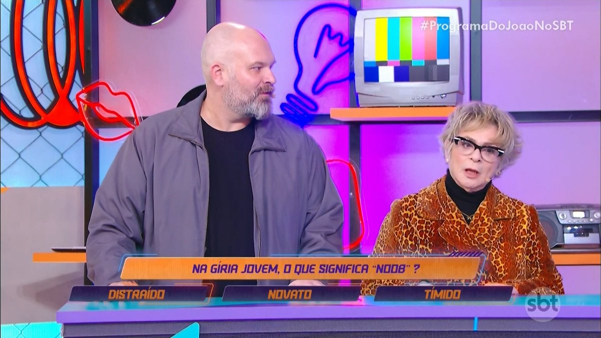 dinhoaugustto's tweet image. Olha o @chicobarney no SBT raiz ⚠️ #ProgramaDoJoãoNoSBT