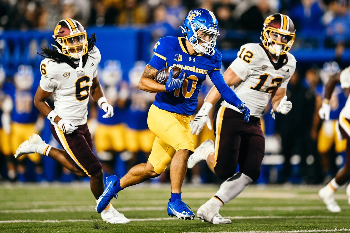 🏈 ALUMNI ALERT 🏈 

Danny Scudero (c/o 2023) made his debut for <a href="/SanJoseStateFB/">San José State Football</a> last night against Central Michigan

He finished with 9 catches for 189 yards and a TD

His next game is September 6th against the Texas Longhorns. Game is televised at 9:00am on ESPN

#GrittyMitty