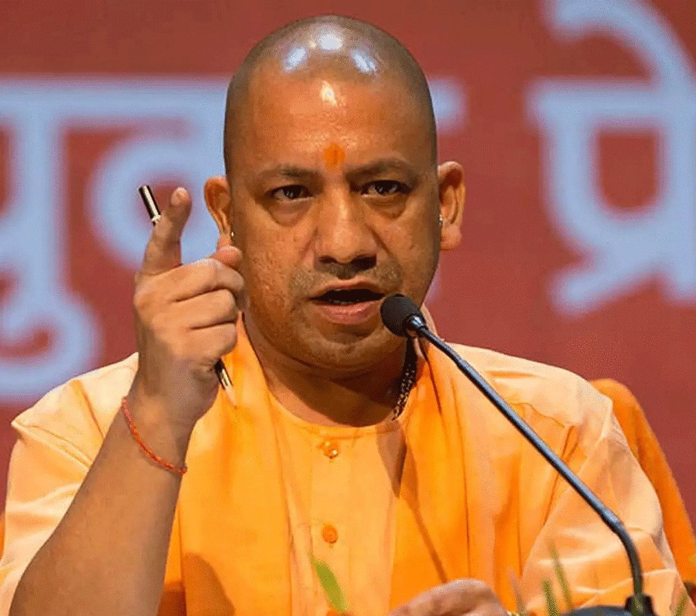 अखिलेश यादव को पता है कि -
लोकतंत्रिक तारीके से मोदी योगी को हरा नहीं सकते तो मोदी के रिटायर्मेंट और योगी को केन्द्र में जाने की दुआ कर रहे हैं बेचारे.. 

अभी हाल ही में अखिलेश यादव, ट्वीट करके, मोदी जी को राजनीति सिखाने लगे थे। 

मोदी जी को सब कुछ सिखाइये लेकिन कृपया राजनीति न