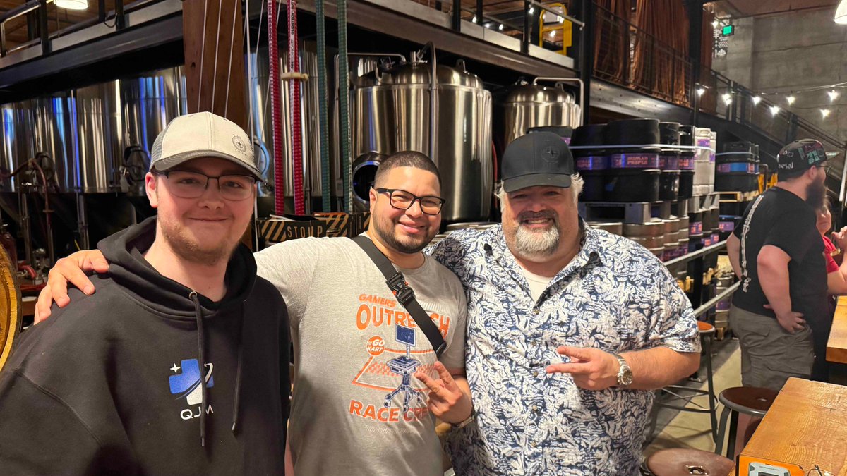 QJMedical's tweet photo. Did you see GreyGhost or Stealth at Bar Citizen last night in Seattle? Had a great time! 

#barcitizen #StarCitizen @RobertSpaceInd https://t.co/yOBjF0oTe6