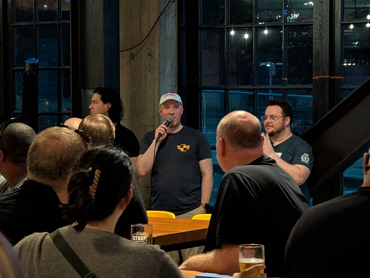QJMedical's tweet photo. Did you see GreyGhost or Stealth at Bar Citizen last night in Seattle? Had a great time! 

#barcitizen #StarCitizen @RobertSpaceInd https://t.co/yOBjF0oTe6