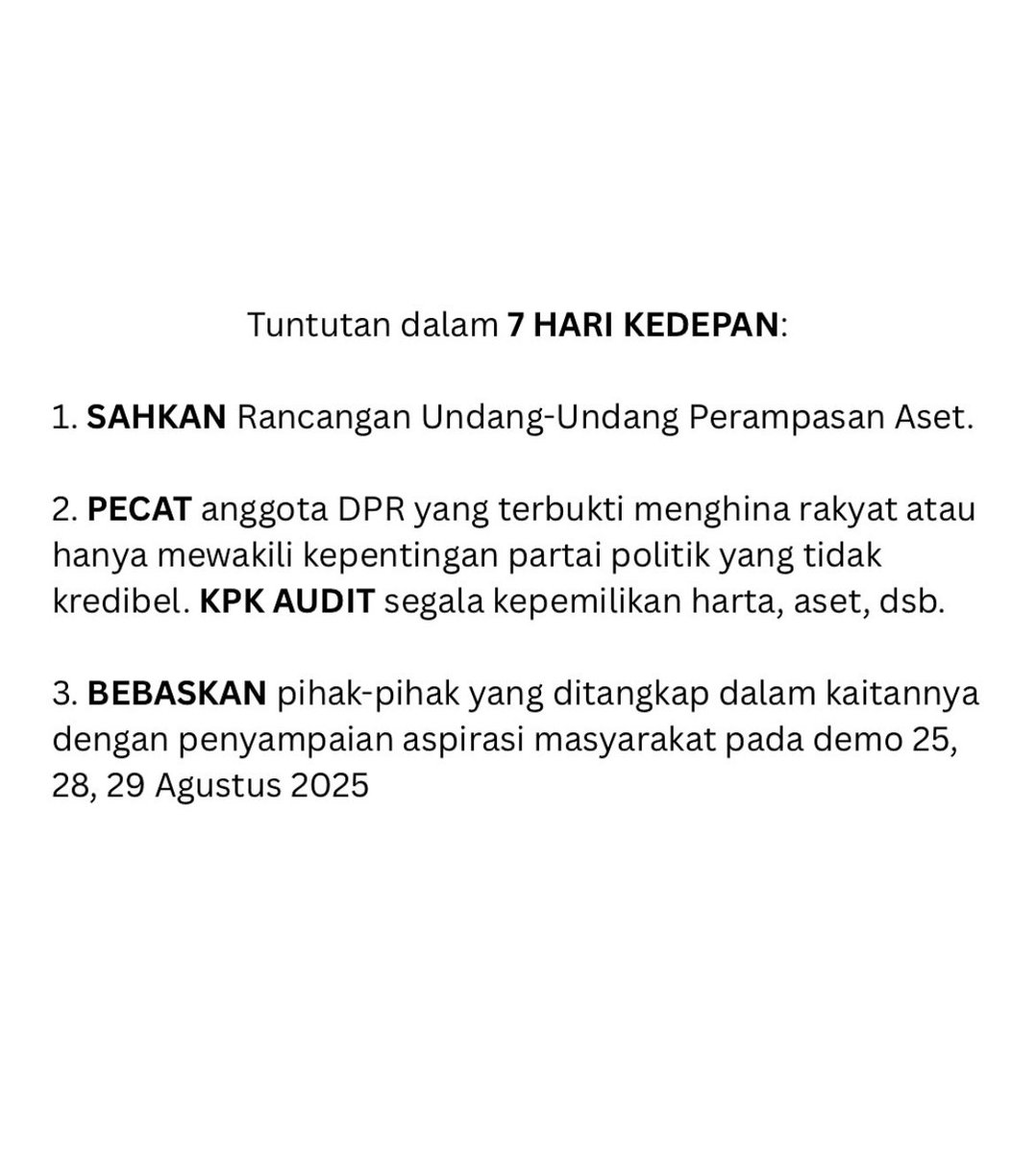 dewi_ehheh24's tweet photo. @tanyarlfes Lebih baik kita fokuskan tuntutan yg di utarakan kak salsa. Kalau sampe prabowo turun, si fufufafa lambe turah yg akan naik, makin berabe https://t.co/TmEn7FmdYX