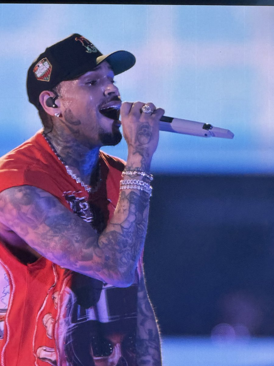 TalkThat_ish's tweet photo. I don’t think I’ll ever get over how amazing #BreezyBowIXX was. Best concert of my life @chrisbrown 🫶🏽 https://t.co/ePUi90901i