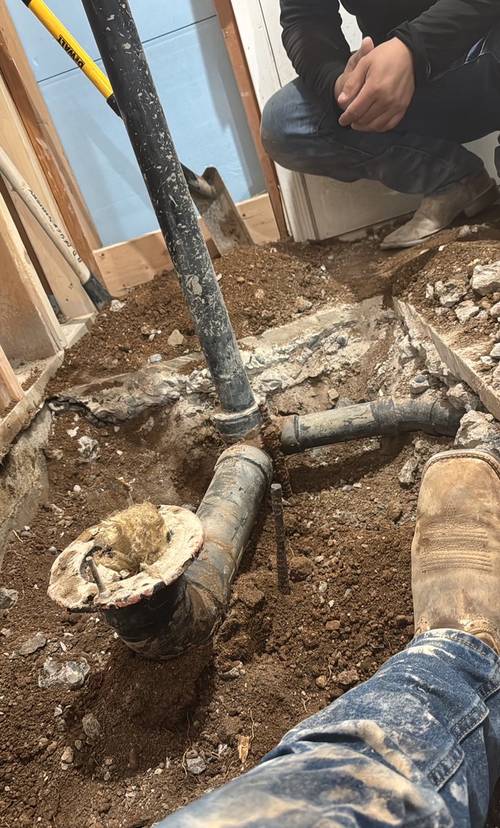 TheIsmaelLopez's tweet photo. Got started on this job today 👨‍🔧 https://t.co/Y1EdxykSEa