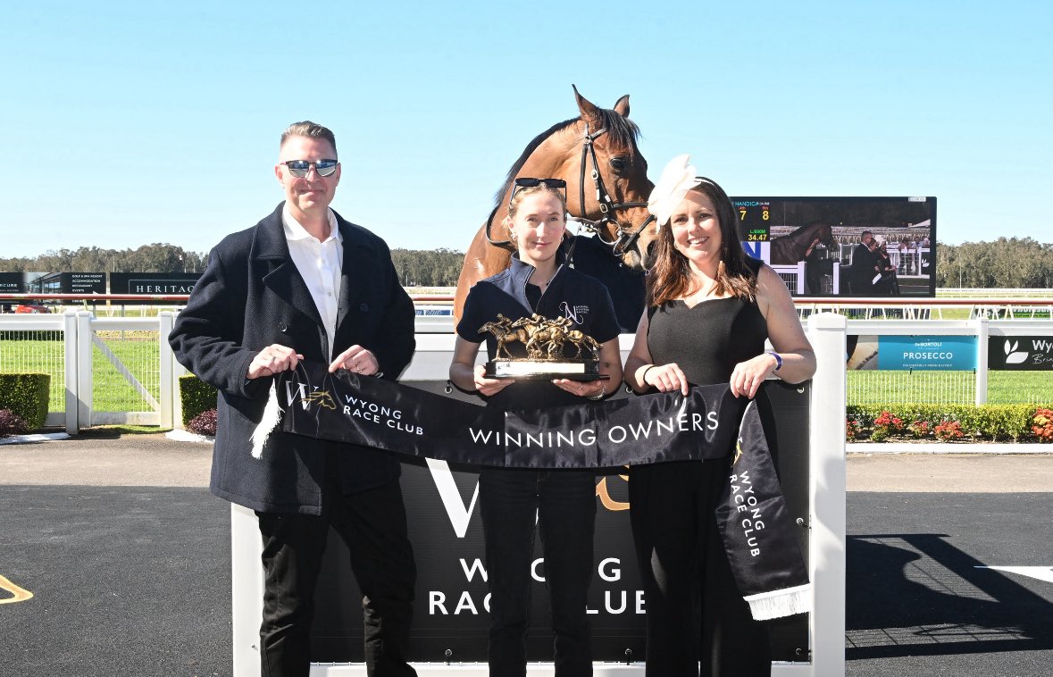 R2 👉 CLASS 1 (1625m) 🥇Call Me Magnifique 
Trainer 👉  <a href="/ANeashamRacing/">Annabel Neasham and Rob Archibald Racing</a> 
Jockey 👉  <a href="/ZacLloydx/">Zac Lloyd</a> 
📸 Steve Hart