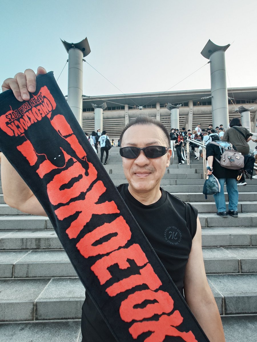 powerlounge2's tweet photo. 昨日の日産スタジアム🏟️
1day参加
7万人が一つになれた

限られた時間だけど、
そこには最強のパワスポが
誕生する。

元気
勇気
積極
信頼
自信

歳に関係なくパワーを与えて
くれてありがとう！

感謝！　感謝！　感謝！　です

#ワンオクロック 
#日産スタジアム 
#ワンオクロックライブ 
#DETOX https://t.co/fylZmzZS4i