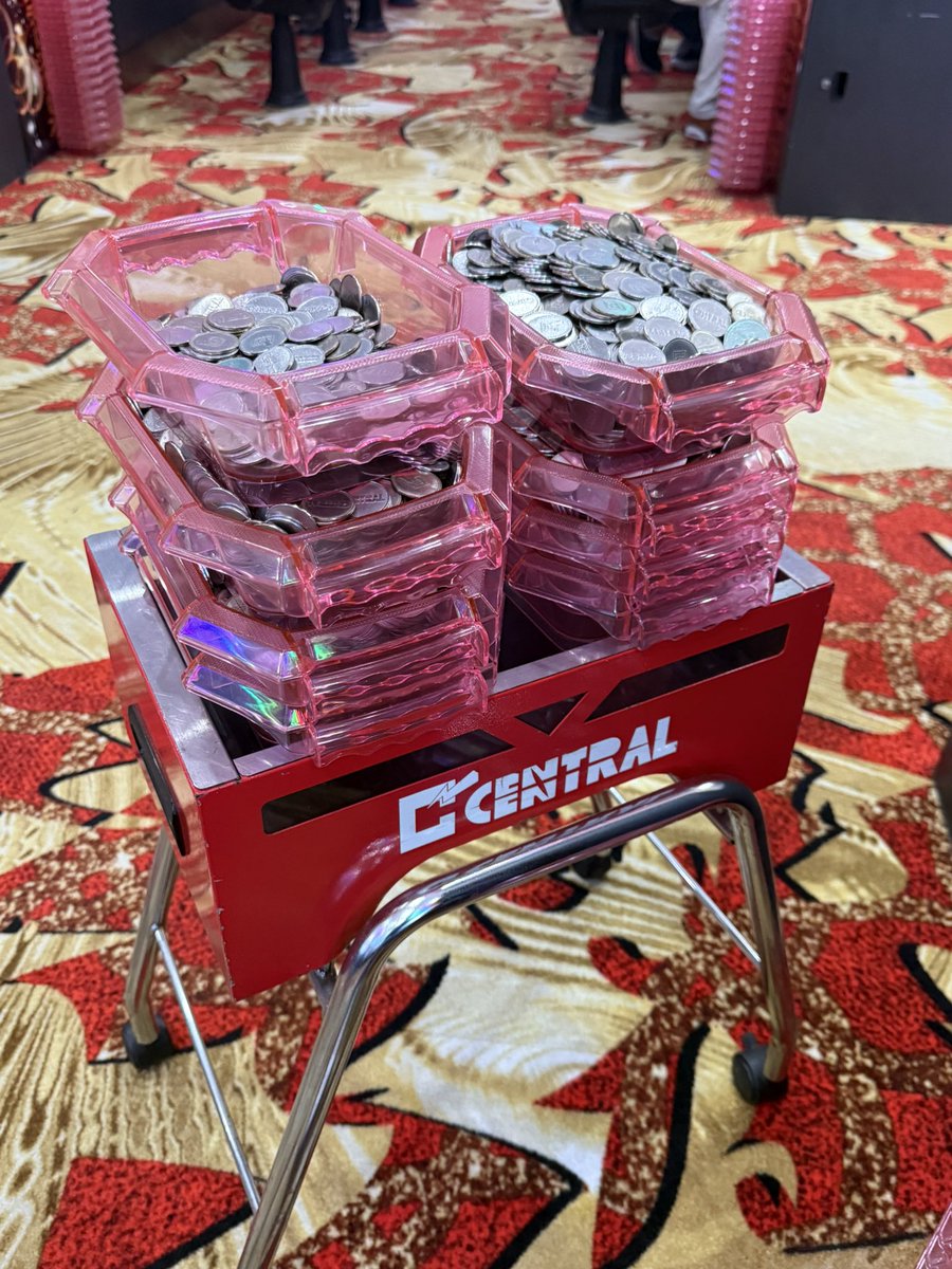 PathTyan's tweet image. メダル機の方で初アドラバーストめちゃ出たエンディングも見れたし今週炎炎のスロット負けてないかも。