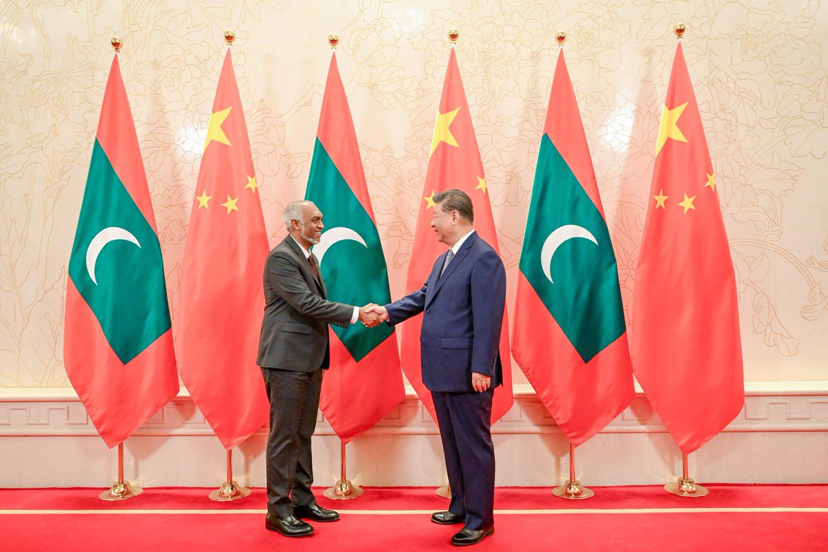 His Excellency President Dr Mohamed Muizzu meets His Excellency President Xi Jinping, President of the People’s Republic of China, during his official visit to China.
<a href="/MMuizzu/">Dr Mohamed Muizzu</a> 
#MaldivesChaina