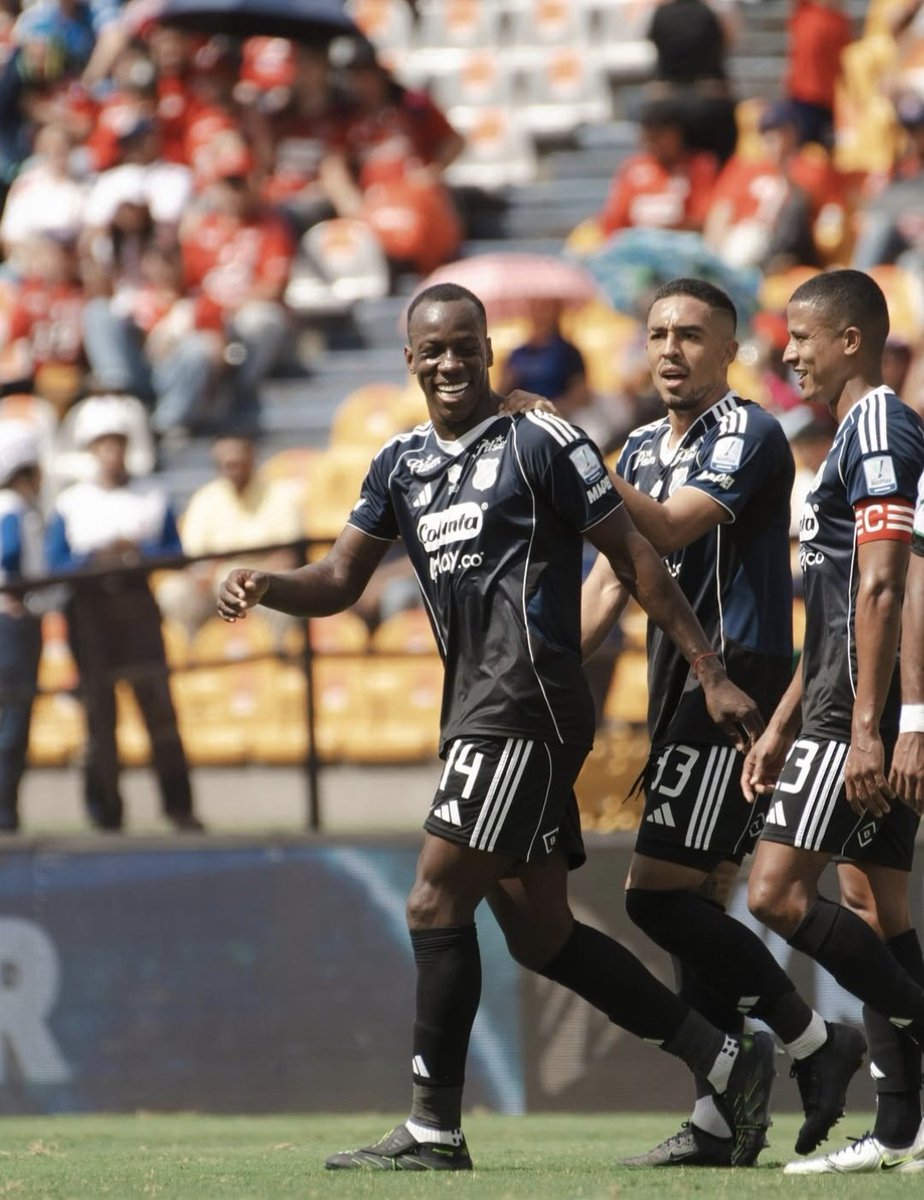 Baldomero Perlaza vs Cali:

➜ 96 minutos
➜ 1 GOLAZO
➜ 1 asistencia
➜ 77 toques
➜ 57/62 pases precisos (92%)
➜ 5/5 pases largos precisos (100%)
➜ 1/2 regates (50%)
➜ 1 pase clave
➜ 3 recuperaciones
➜ 3/5 duelos aéreos ganados (60%)
➜ 1 vez regateado

TE QUIERO BALDO🔴🔵