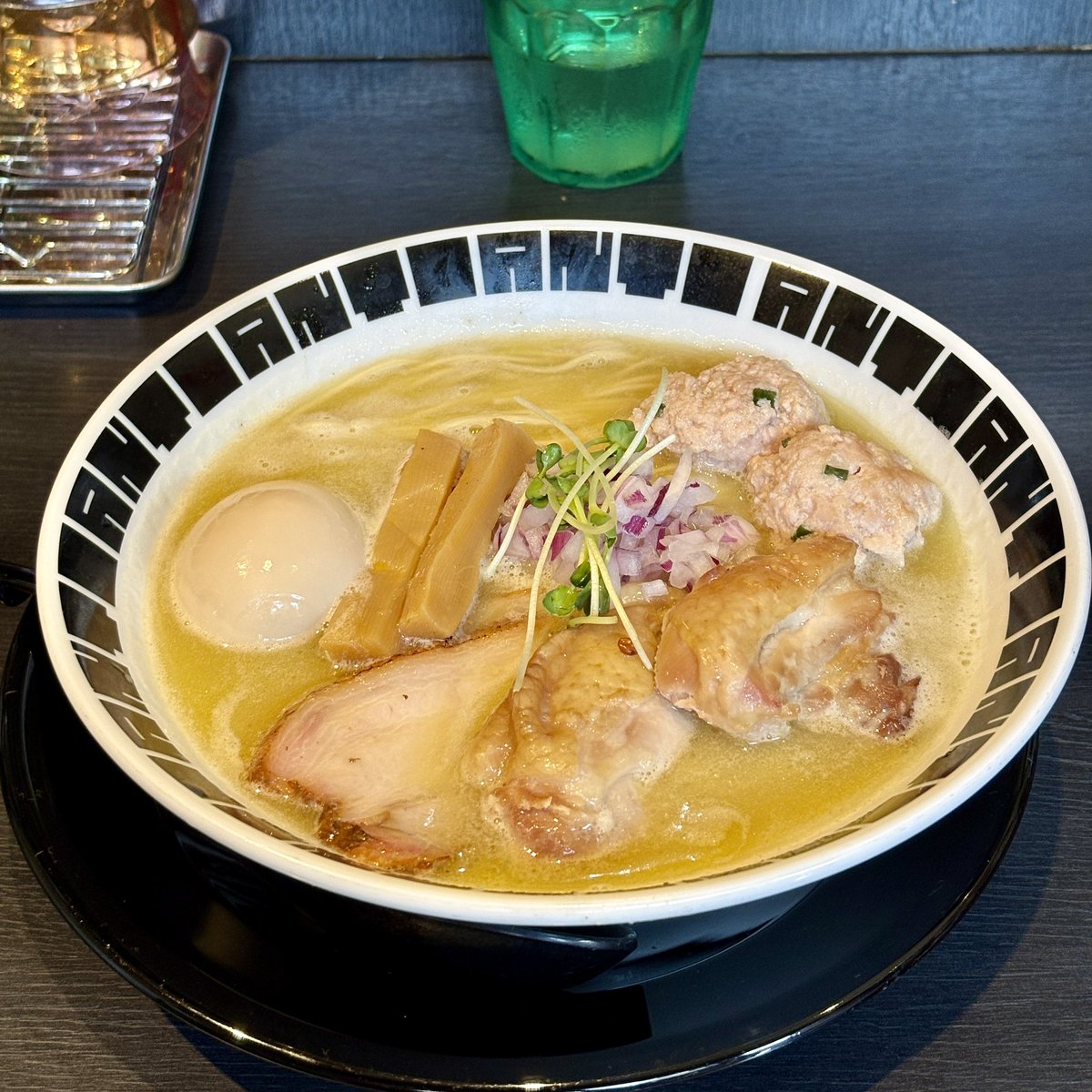 kazawax's tweet photo. 祝11周年のアンタイヌードルズ 限定 比内地鶏の鶏白湯(特製)。鳥の旨味満載のスープで美味。 https://t.co/8L6iVRbdsI