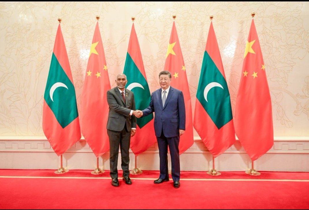 His Excellency President Dr <a href="/MMuizzu/">Dr Mohamed Muizzu</a> meets His Excellency President Xi Jinping, President of the People’s Republic of China, during his official visit to China.

#MaldivesChina 🇲🇻🇨🇳