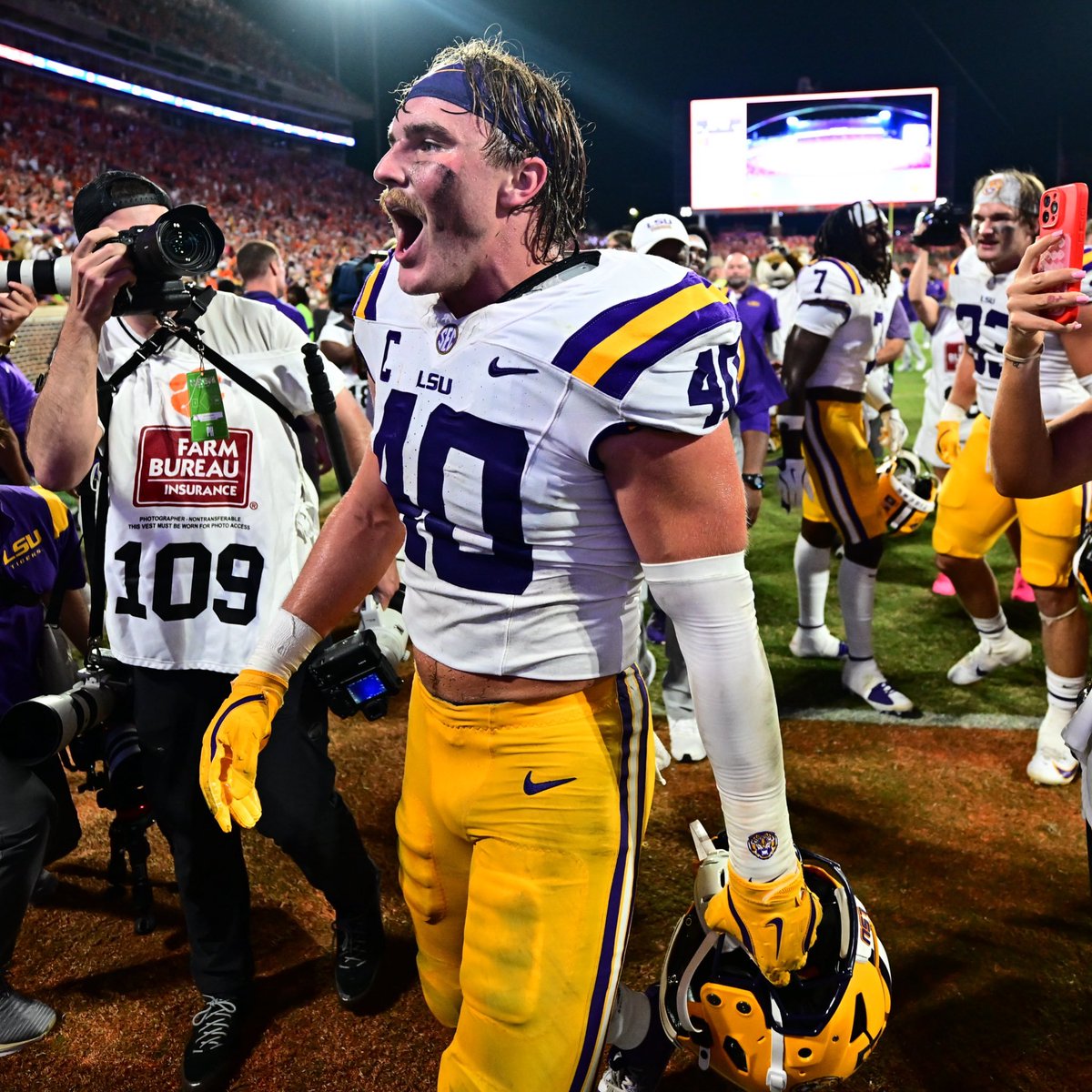 WALK IN YO FAKE TRAP, TAKE OVER YO FAKE TRAP