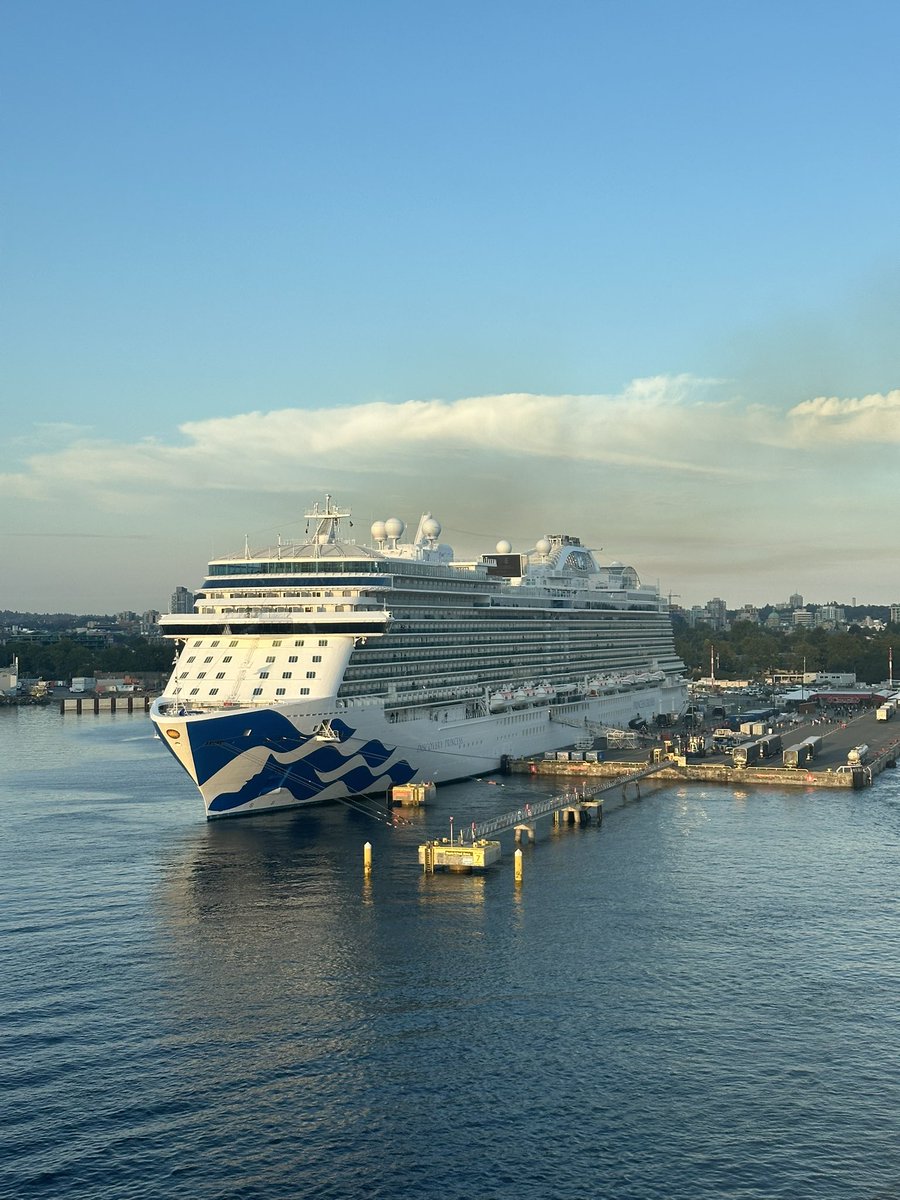 dbwillows's tweet image. Busy evening at Ogden Point, @gvicharbour with 4 cruise ships visiting throughout the day.