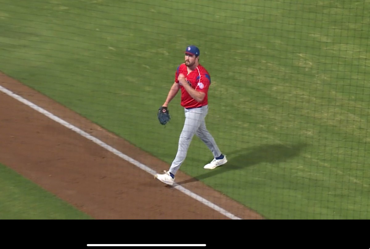Atta boy Luke!!!! The birthday boy helps get the <a href="/IowaCubs/">Iowa Cubs</a> get out of the 5th inning jam. Happy Birthday <a href="/Luke_L23/">Luke Little</a> #Cubs #iowacubs