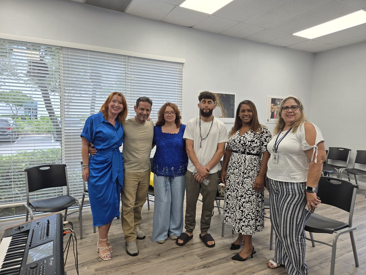 Al final de cada sesión, siempre quedan algunos para compartir.
La música rompe barreras de idiomas, culturas y miedos: nos conecta.

Eso es lo que hacemos en #ImpulsesArt 🎹✨