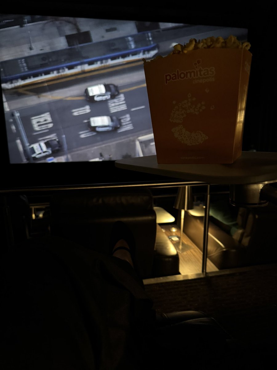 adriana99's tweet image. Ready for take two of Caught Stealing. 🍿 #atrapadorobando