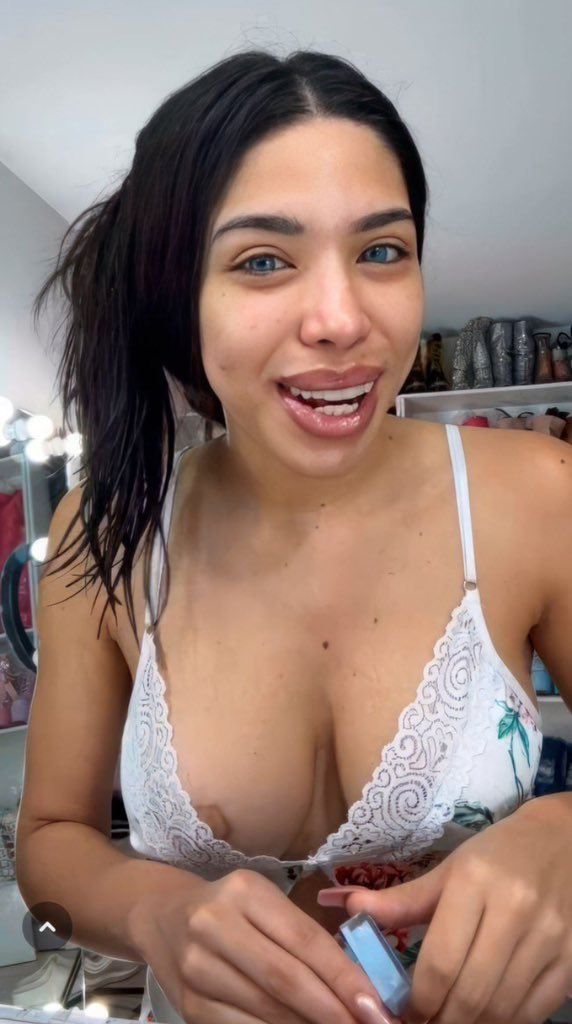 64llkv's tweet photo. 🚨 BREAKING: La influencer Yeri Cruz Varela, mejor conocida como Yeri MUA, desató la polémica luego de que, en plena transmisión en vivo, incitara  a las jóvenes a “propagar el SIDA”. La declaración encendió las alarmas y ya genera indignación en todo internet. https://t.co/zkEgNgzvZI