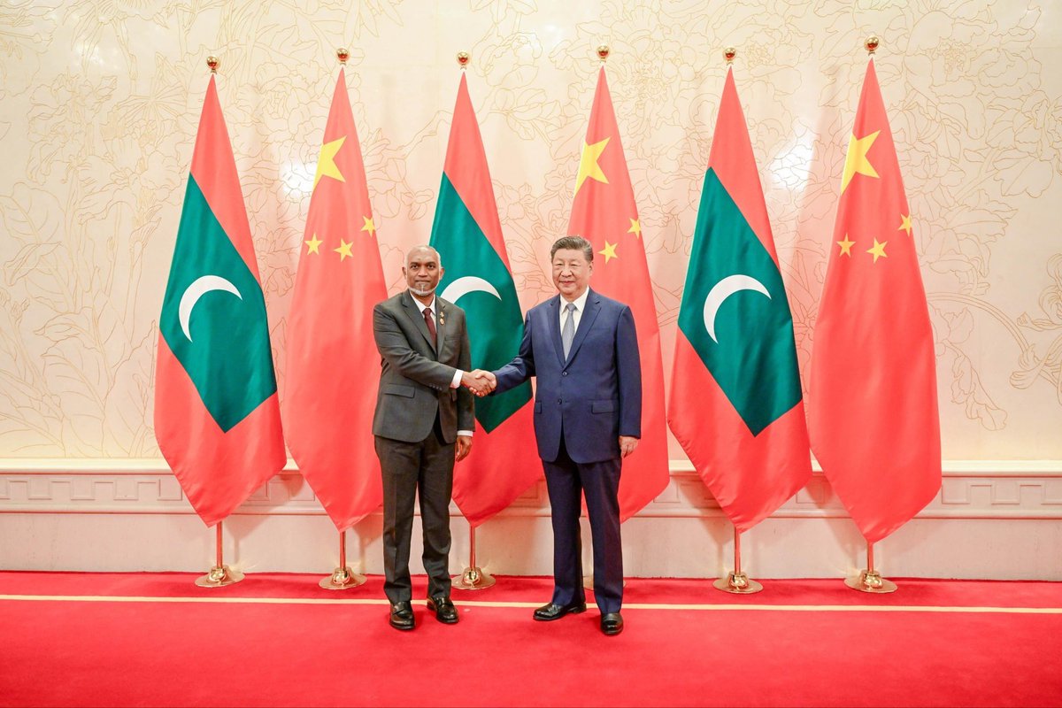 .ޗައިނާއަށް ކުރައްވަމުން ގެންދަވާ ރަސްމީ ދަތުރުފުޅުގައި ރައީސް ޑރ މުހައްމަދު މުއިއްޒު ޗައިނާގެ ރައީސް ޝީ ޖިންޕިންއާ ބައްދަލުކުރައްވަނީ.
<a href="/MMuizzu/">Dr Mohamed Muizzu</a>