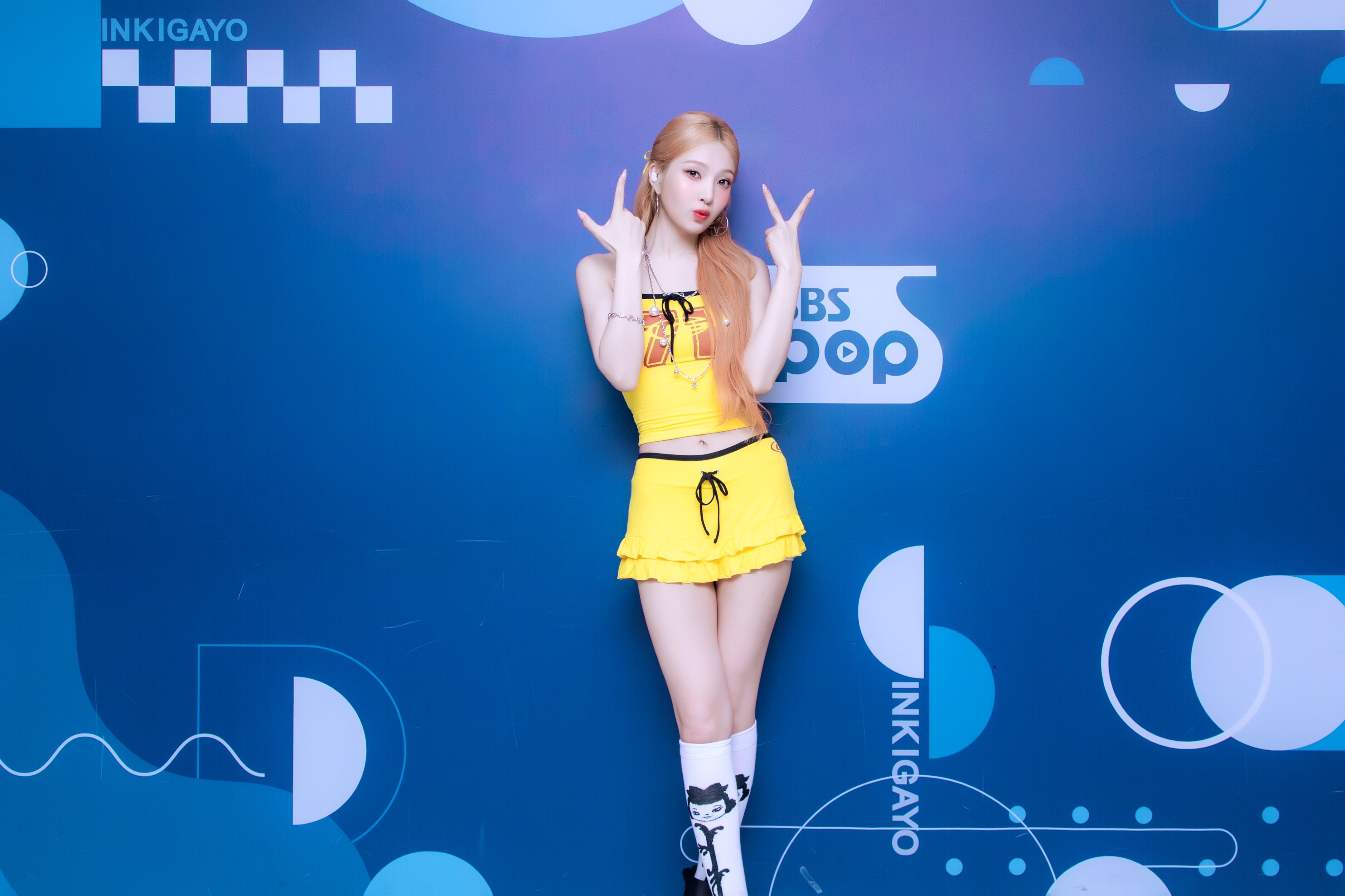 GzpxBylbgAA1jMz?format=jpg&name=4096x4096