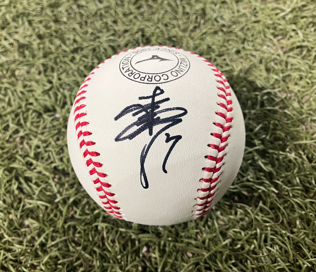 BS-TBSスポーツ (@sports_bstbs) on Twitter photo イチロー、松井秀喜、松坂大輔
松井稼頭央
なんと4人のサインが
⚾️一つボールに‼️
豪華#プレゼント🎁
①<a href="/sports_bstbs/">BS-TBSスポーツ</a>をフォロー
②この投稿をリポスト
当選はDMで📩
締切は明日
1名様に🎯
/
きょう31日(日)午後3時🕒
📺BSTBS(BS6)全国無料放送
\
高校野球女子選抜🆚
イチロー選抜KOBE CHIBEN イチロー、松井秀喜、松坂大輔
松井稼頭央
なんと4人のサインが
⚾️一つボールに‼️
豪華#プレゼント🎁
①<a href="/sports_bstbs/">BS-TBSスポーツ</a>をフォロー
②この投稿をリポスト
当選はDMで📩
締切は明日
1名様に🎯
/
きょう31日(日)午後3時🕒
📺BSTBS(BS6)全国無料放送
\
高校野球女子選抜🆚
イチロー選抜KOBE CHIBEN