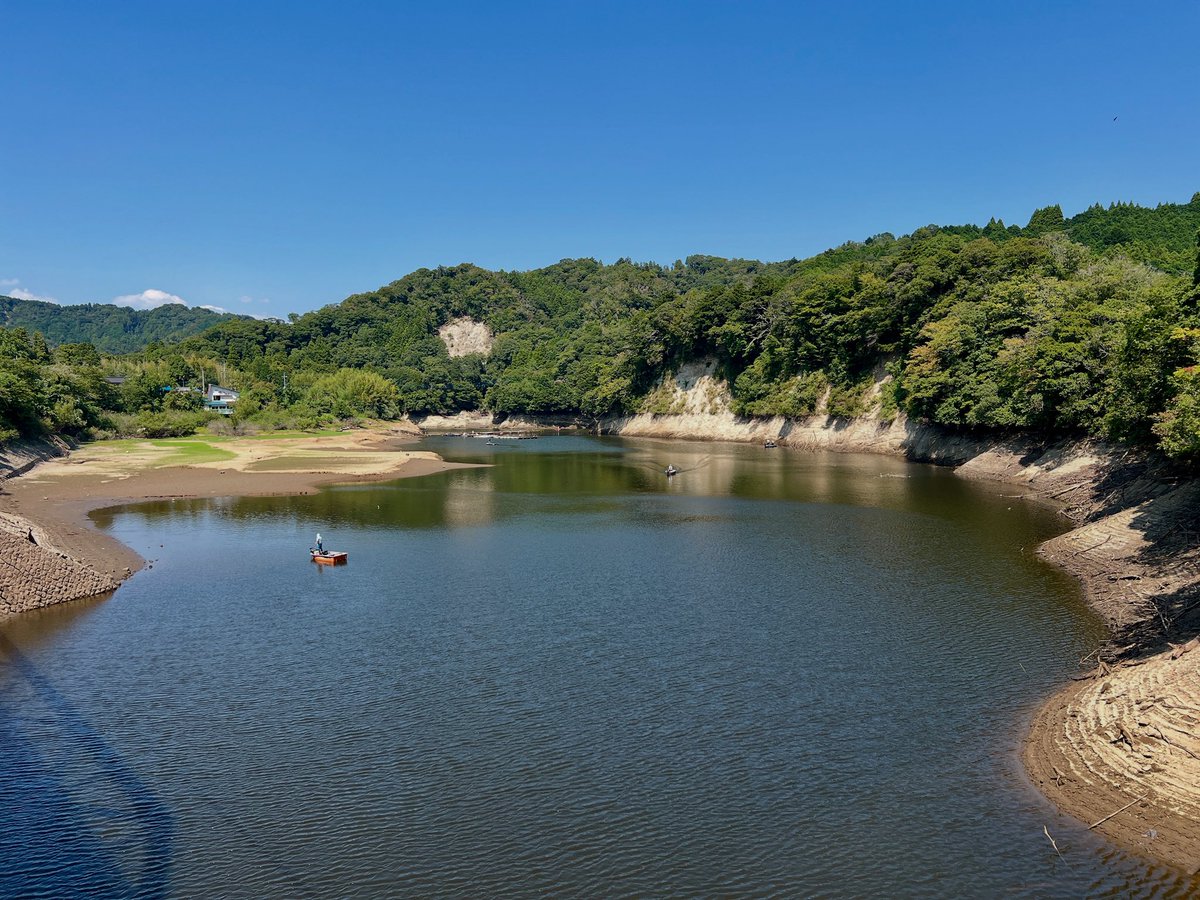 今年の夏場の減水も今日で終わります。
あとは雨が降れば増水します。
現在の減水は-7.6m。