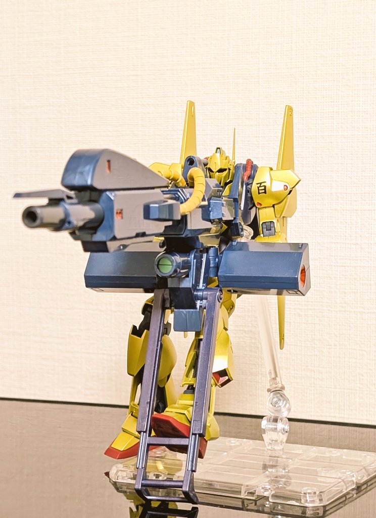 bonta100's tweet photo. ROBOT魂 百式 ver. A.N.I.M.E.に
可動戦士百式に付属していたメガバズーカランチャーを持たせてみました
グリップがしっかり保持出来ないけれど飾るだけなら十分ですね

#ROBOT魂
#百式
#Zガンダム https://t.co/2gFZJtE5c7