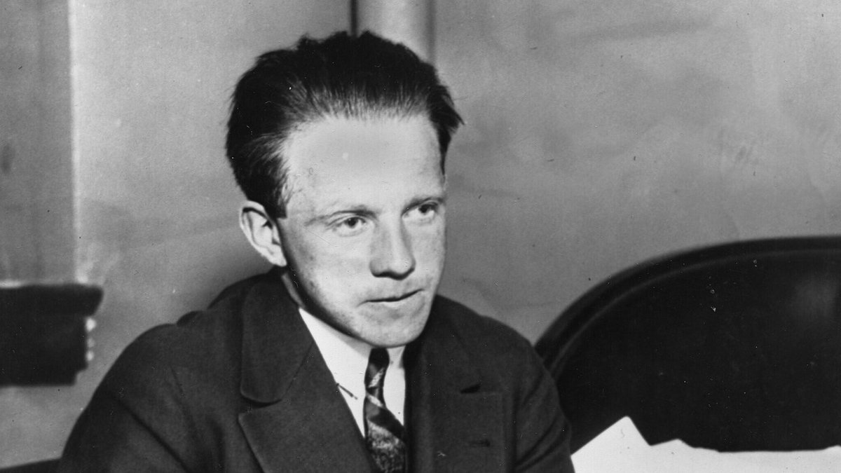 PhysInHistory's tweet image. Werner Heisenberg wrote his groundbreaking 1925 paper on quantum mechanics while recovering from hay fever on the island of Helgoland. He was just 23 years old at the time.