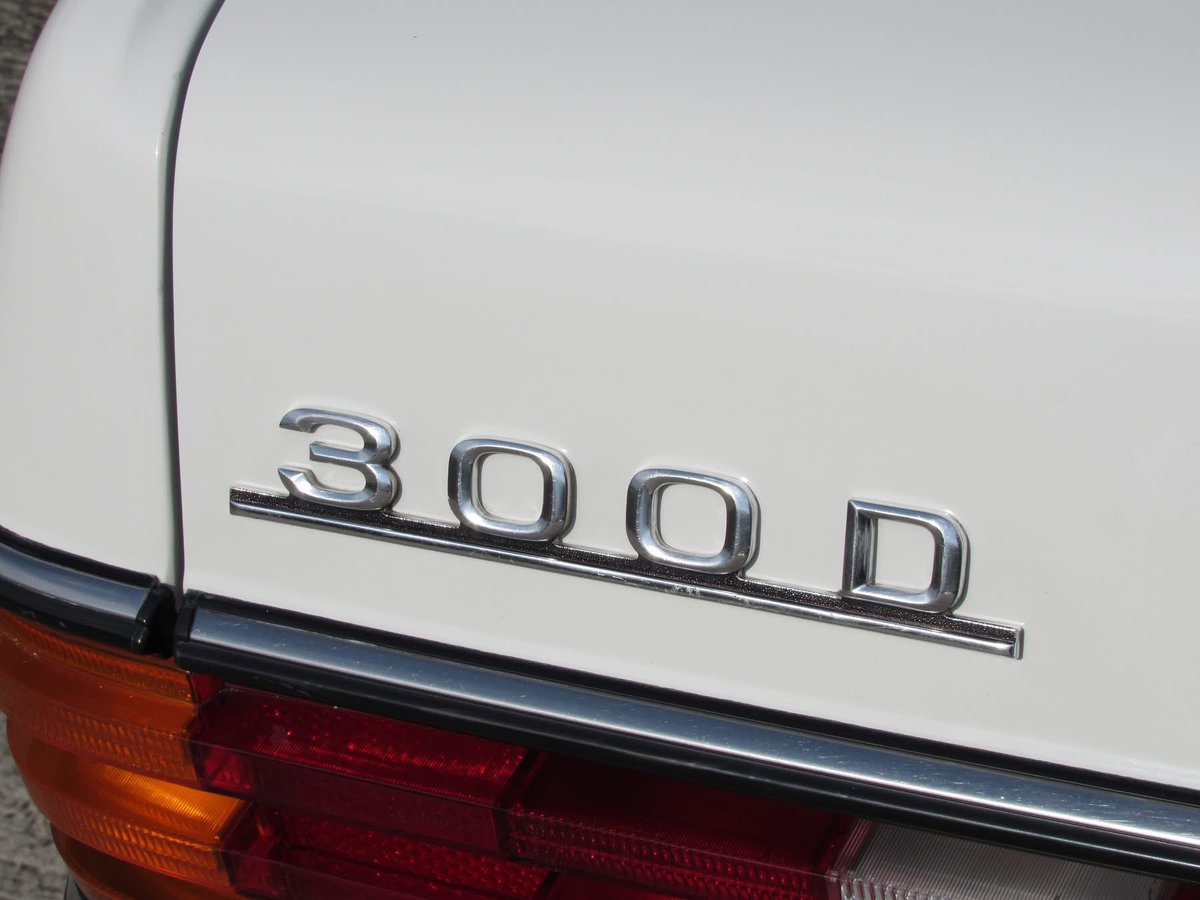 KlaasdePoelcom's tweet photo. W123 - 300D 5-bak met 59.000 KM

Zo, in één zin het leukste verklapt...

Nog even wat leuke opties aanvinken zoals; centrale vergrendeling, getint glas, armleuning, elektrisch verstelbare rechterspiegel en elektrische ramen en voila...

Nieuw in Frankrijk geleverde 300D 😍 https://t.co/6D1T0AWkPC