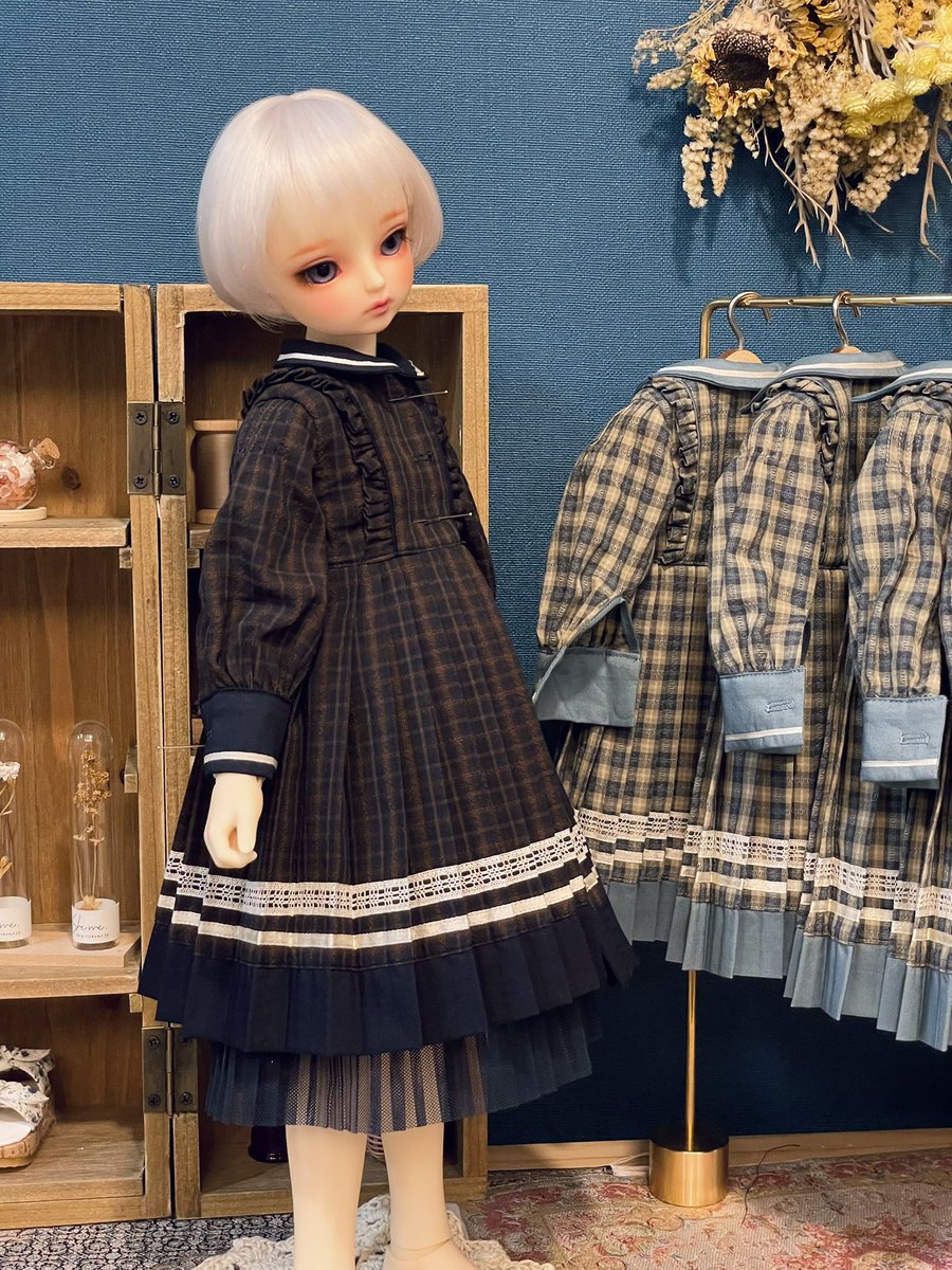 チェックワンピースにインナースカートあわせるとこんな感じに🪡
プリーツが程よく広がっていい感じのシルエットになってくれました✨

#アイドール大阪
#ドール服