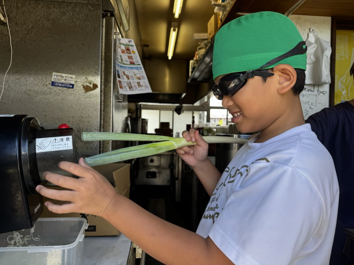 さわげ外野
ネガティブはバンバン、シカト
僕らの行く道は変わらない
笑い飛ばせ
