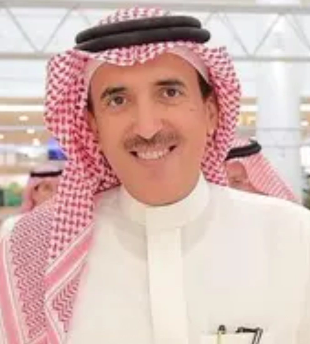 أبدى الكاتب الإجتماعي #خالد_السليمان <a href="/K_Alsuliman/">خالد السليمان</a> استغرابه من تهور بعض النساء في قيادة السيارات أو مخالفتهن لأن العرف السائد أن النساء عموماً اكثر ميلاً من الرجال في الإلتزام بالقوانين لكن السليمان أعترف بالمهارات الفائقة لأغلب النساء في قيادة السيارات ويعود ذلك لثقتهن بأنفسهن •